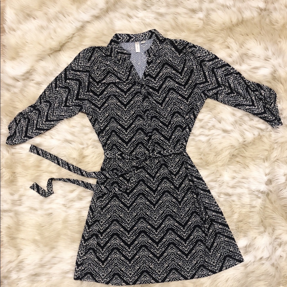 Navy Blue and Cream Tie Dress w 3/4 length sleeves